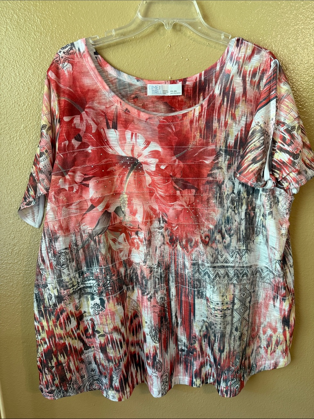 Time and Tru Red Floral & Abstract Short Sleeve Tee